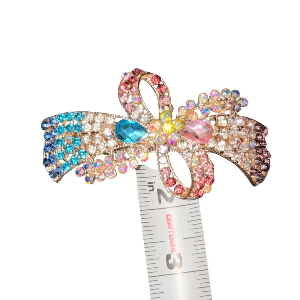 Unbranded ornate bow